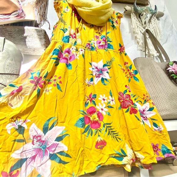 Dresses & Skirts - Vibrant floral Boho dress w resort vacay beach vibe